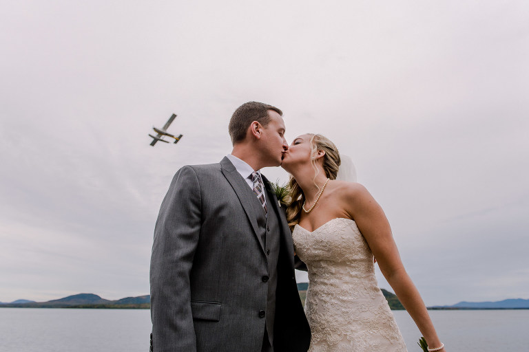 pilot-wedding-couple-kissing-plane-flying-over