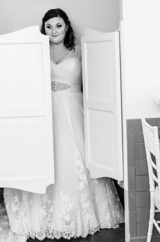 saloon-doors-bride-maine-photographer