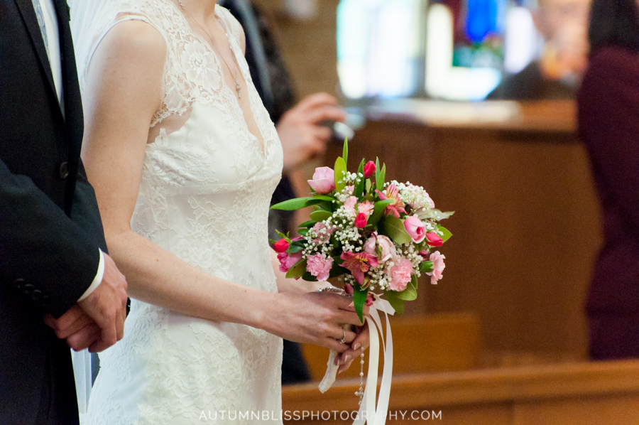 side-closeup-of-brides-bouquet