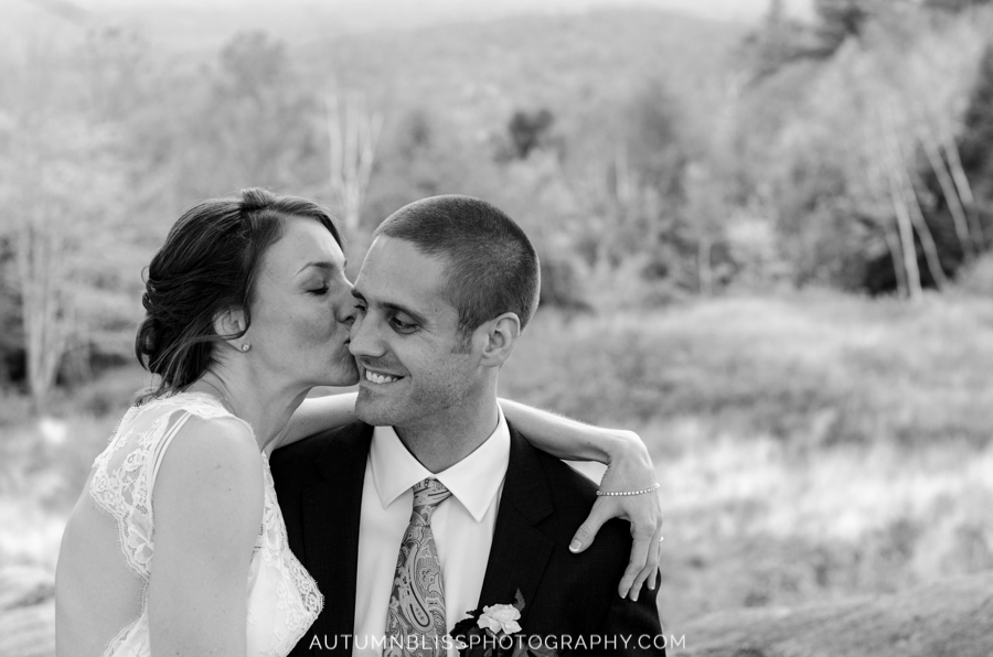 formally-dressed-wedding-couple-kissing-black-and-white-image