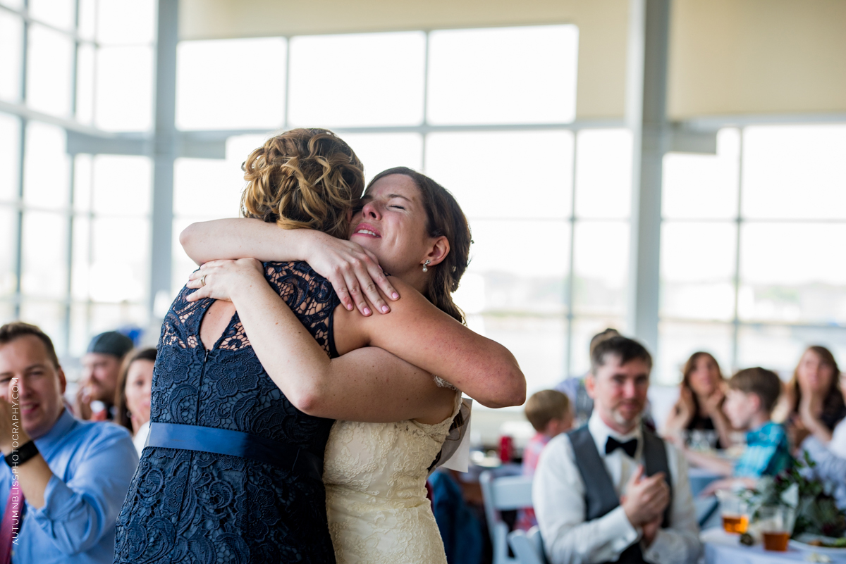 bride-hugging-maid-of-honor