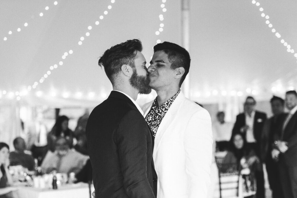 groom-and-groom-first-dance