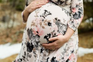 closeup-of-pregnant-belly